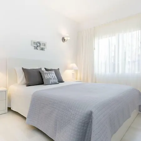 Apartment Litoral Mar Dream 17, Front, Free Wi-fi, Private Parking, Pool *