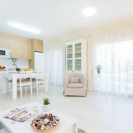 아파트 Litoral Mar Dream 17, Front, Free Wi-fi, Private Parking, Pool